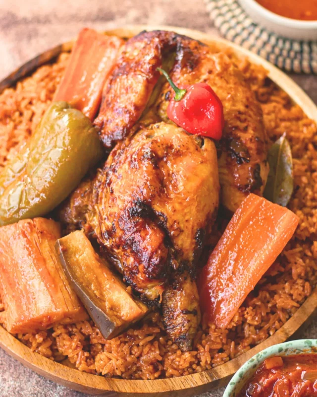 🍽️ 𝑼𝒏𝒆 𝒄𝒖𝒊𝒔𝒊𝒏𝒆 𝒒𝒖𝒊 𝒇𝒂𝒊𝒕 𝒗𝒐𝒚𝒂𝒈𝒆𝒓 𝒍𝒆𝒔 𝒑𝒂𝒑𝒊𝒍𝒍𝒆𝒔 !

Des assiettes pleines de couleurs, des produits frais, des odeurs qui donnent faim dès qu’elles arrivent sur la table… 🍅🌿

Au Restaurant Le Chalet du Lac, l’été se retrouve aussi dans l’assiette.

Mylène et Sylvain aiment proposer une cuisine vivante, généreuse et sans routine. Une cuisine qui mélange inspirations, envies du moment et plaisir de faire découvrir de nouvelles saveurs.

🥗 Des plats frais quand il fait chaud
🍔 Des recettes gourmandes qu’on adore retrouver
🌍 Des touches d’influences venues d’ailleurs
✨ Et toujours cette envie de faire plaisir

Ici, on aime les assiettes qui donnent envie de piquer dedans avant même la photo 😍

Alors cet été, prenez place en terrasse…
et laissez parler la gourmandise 😋

𝑳𝒆 𝑪𝒉𝒂𝒍𝒆𝒕 𝒅𝒖 𝑳𝒂𝒄 • 𝑹𝒆𝒔𝒕𝒂𝒖𝒓𝒂𝒏𝒕 & 𝑮𝒖𝒊𝒏𝒈𝒖𝒆𝒕𝒕𝒆
Ici, on mange, on trinque, on danse !
☎️ Réservation conseillée au 04•13•38•32•63
🌐 www.lechaletdulac.fr

• • • • 

#restaurantbar #familyrestaurant #musiclive #produitsfrais #larochederame