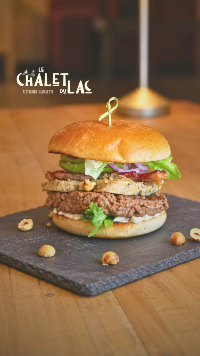 🍽️ 𝑳𝒆 𝒃𝒖𝒓𝒈𝒆𝒓, 𝒖𝒏 𝒊𝒏𝒄𝒐𝒏𝒕𝒐𝒖𝒓𝒏𝒂𝒃𝒍𝒆 𝒅𝒖 𝑪𝒉𝒂𝒍𝒆𝒕 𝒅𝒖 𝑳𝒂𝒄

Il y a les classiques que vous aimez retrouver… et celui qui ne reste jamais bien longtemps 😉

𝑬𝒏 𝒄𝒆 𝒎𝒐𝒎𝒆𝒏𝒕, 𝟑 𝒃𝒖𝒓𝒈𝒆𝒓𝒔 𝒔𝒐𝒏𝒕 𝒂 𝒍𝒂 𝒄𝒂𝒓𝒕𝒆, accompagnés chaque semaine d’un 𝒃𝒖𝒓𝒈𝒆𝒓 𝒅𝒖 𝒎𝒐𝒎𝒆𝒏𝒕, avec une nouvelle recette à découvrir 🍔✨

Une façon de varier les plaisirs tout en gardant l’essentiel : 𝒅𝒆𝒔 𝒓𝒆𝒄𝒆𝒕𝒕𝒆𝒔 𝒈𝒆𝒏𝒆𝒓𝒆𝒖𝒔𝒆𝒔, 𝒈𝒐𝒖𝒓𝒎𝒂𝒏𝒅𝒆𝒔 𝒆𝒕 𝒑𝒍𝒆𝒊𝒏𝒆𝒔 𝒅𝒆 𝒔𝒂𝒗𝒆𝒖𝒓𝒔.

Le plus difficile ? Choisir lequel goûter en premier… 😋

𝑳𝒆 𝑪𝒉𝒂𝒍𝒆𝒕 𝒅𝒖 𝑳𝒂𝒄 • 𝑹𝒆𝒔𝒕𝒂𝒖𝒓𝒂𝒏𝒕 & 𝑮𝒖𝒊𝒏𝒈𝒖𝒆𝒕𝒕𝒆
Ici, on mange, on trinque, on danse !
☎️ Réservation conseillée au 04•13•38•32•63
🌐 www.lechaletdulac.fr